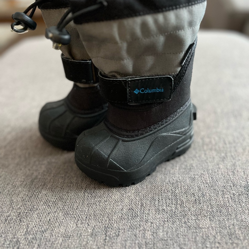 Columbia Kids' Black and Gray Snow Boots Size 5